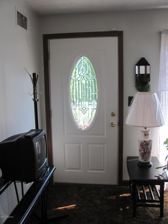 6609 E Manslick Rd, Louisville, KY 40228 - photo 2