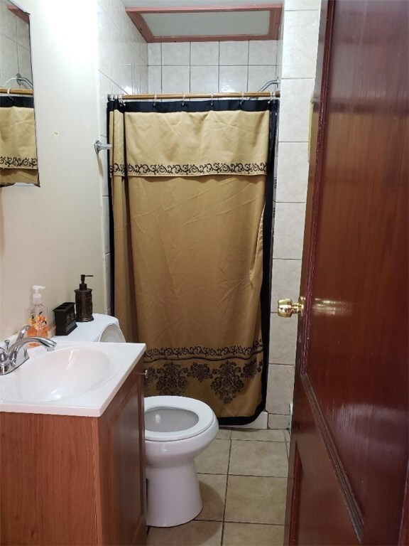 1st floor bathroom