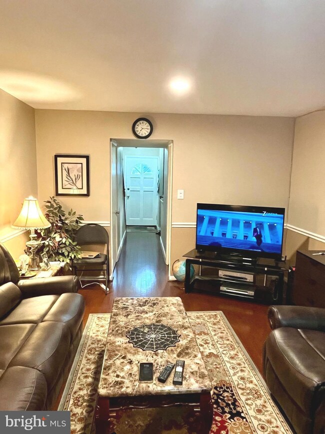 2190 Monaghan Dr, Herndon, VA 20170 - photo 4