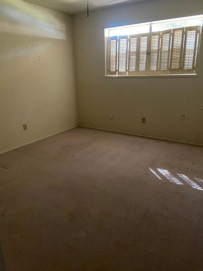 301 Ronald Ave, Bay City, TX 77414 - photo 5