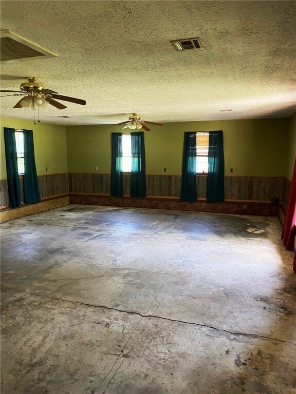 329 N Larmon, Colcord, OK 74338 - photo 4