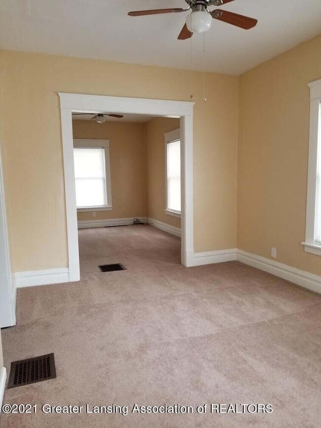 924 W Hillsdale St, Lansing, MI 48915 - photo 3