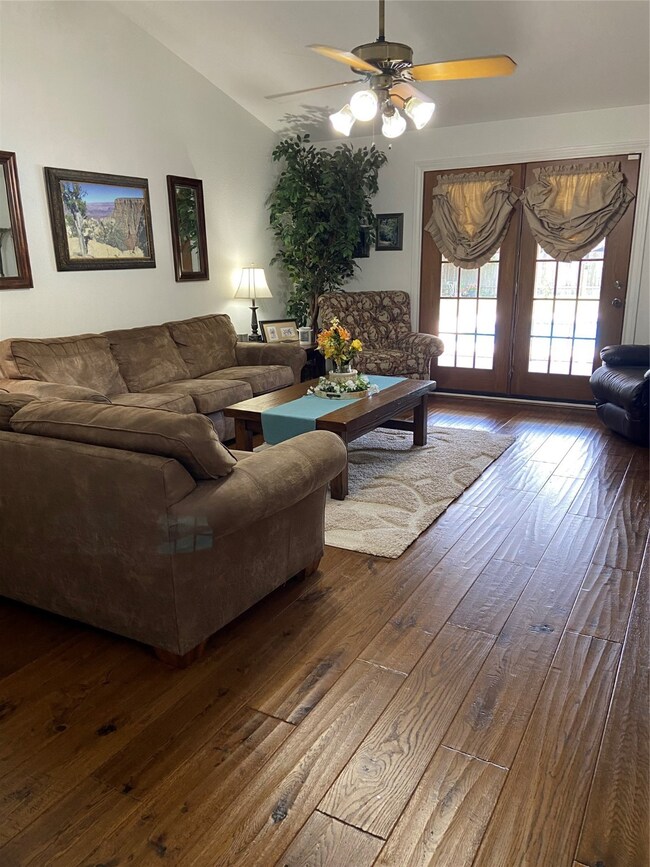 164 Trinity St, Bay City, TX 77414 - photo 5