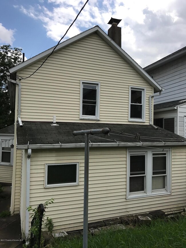 126 W Broad St, Nanticoke, PA 18634 - photo 3