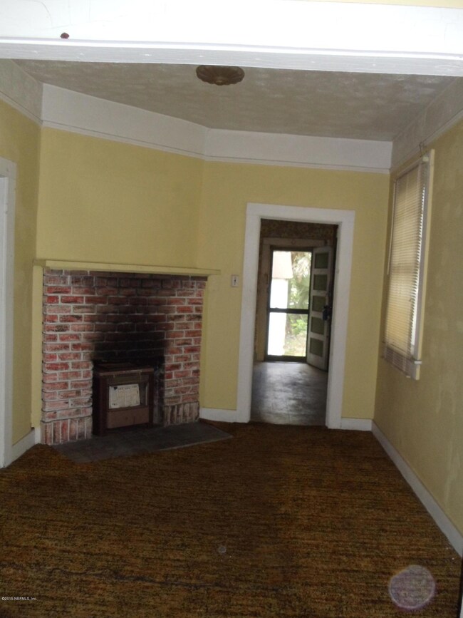 Living Rm.JPG