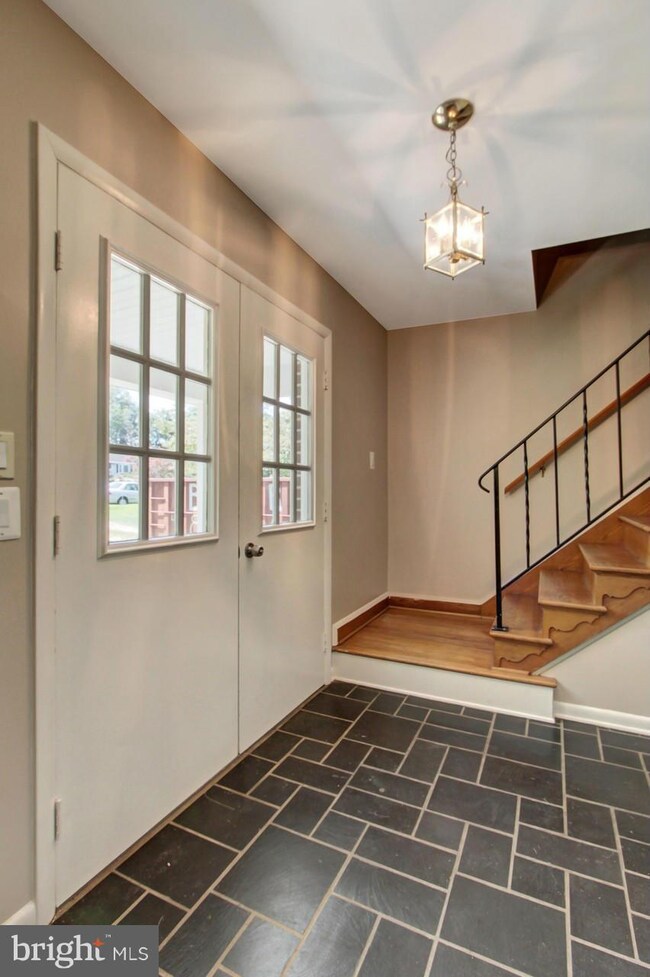 6005 Crossway Ct, Sykesville, MD 21784 - photo 2