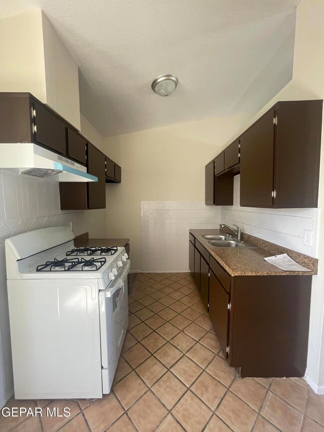 204 S Prado Rd unit A, El Paso, TX 79907 - photo 5