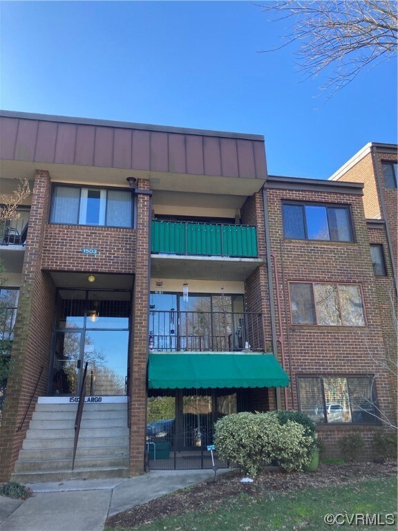 2nd floor unit with balcony
