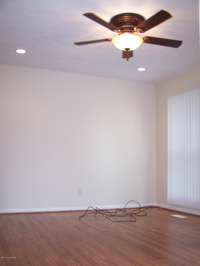 6801 Beackstone Ct, Louisville, KY 40228 - photo 5