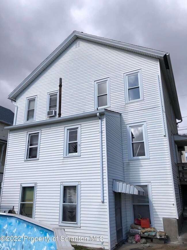 1515 Swetland St, Scranton, PA 18504 - photo 2