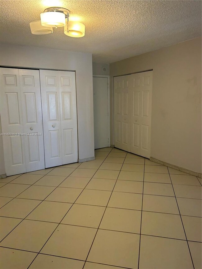 Aquasol unit 14P, Miami Beach, FL 33141 - photo 5