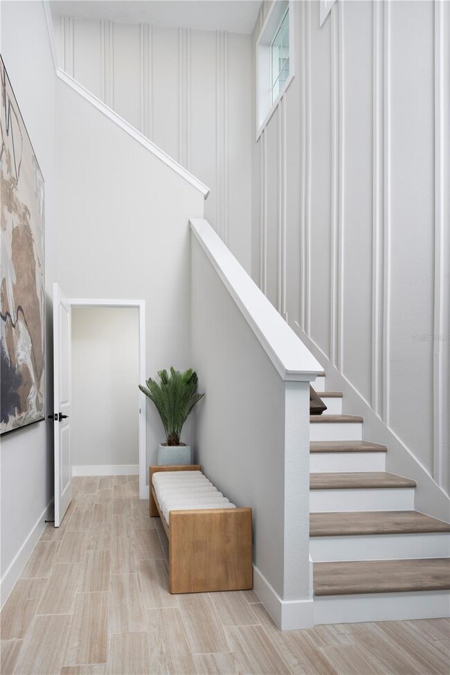 Model Foyer