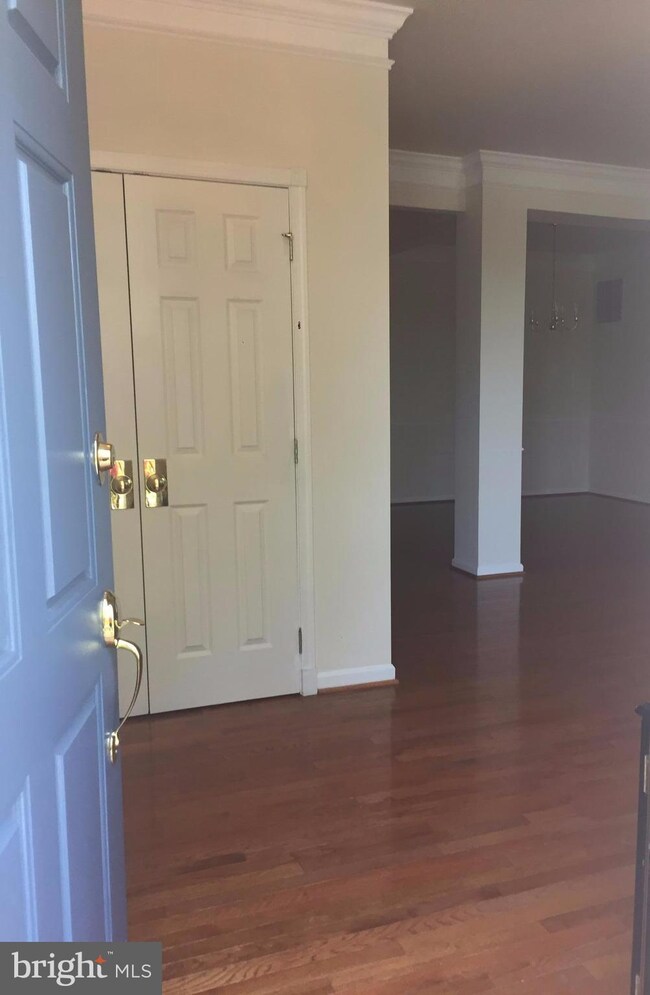 25511 Beresford Dr, Chantilly, VA 20152 - photo 2