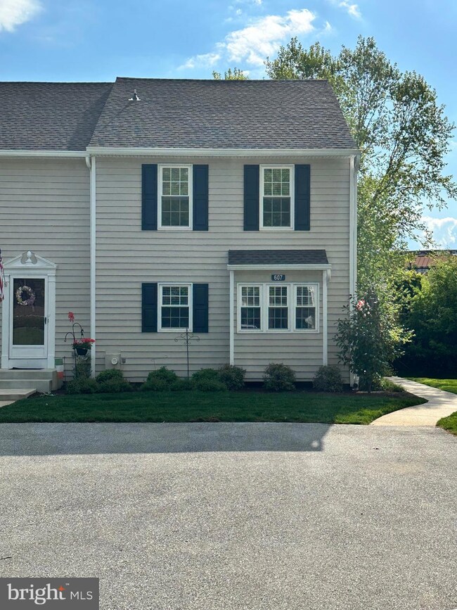 607 Meadow Ct unit 607, Glen Mills, PA 19342 - photo 2