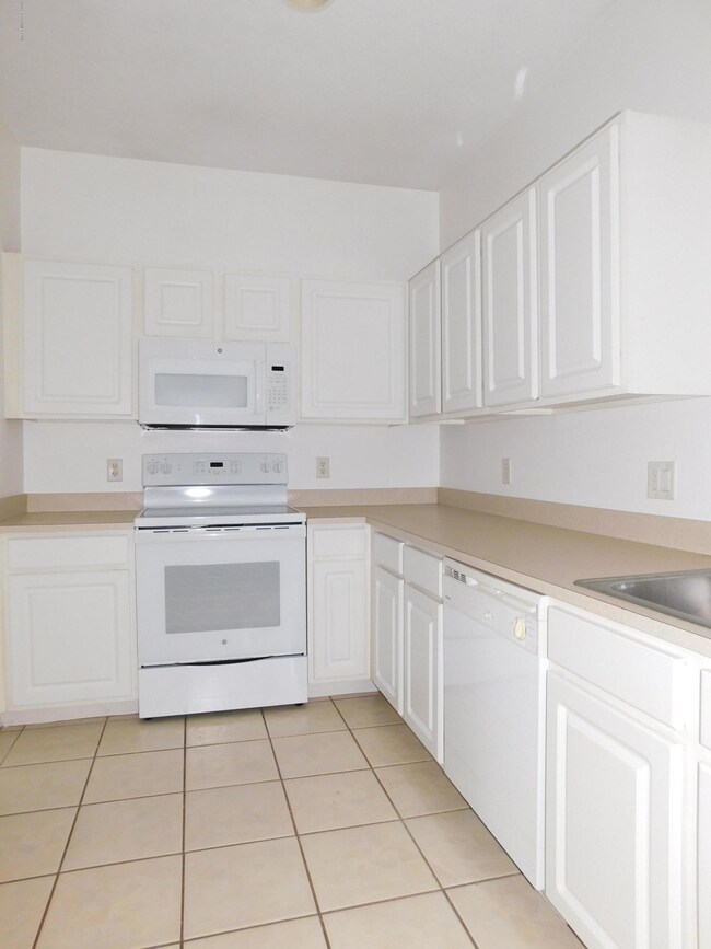 850 S Orlando Ave unit 4, Cocoa Beach, FL 32931 - photo 5