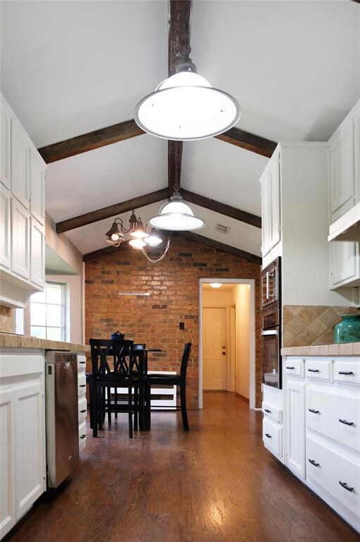 428 Wren Ct, Bedford, TX 76021 - photo 6