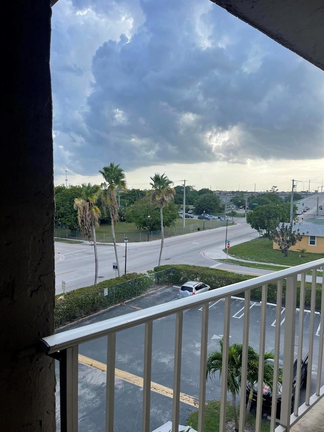 2300 NE 1st Ln unit 4020, Boynton Beach, FL 33435 - photo 2
