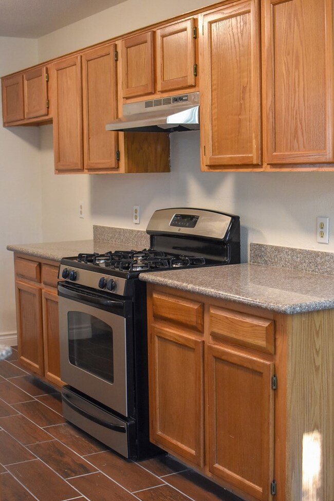 3409 Grennock Ave, Bay City, TX 77414 - photo 5