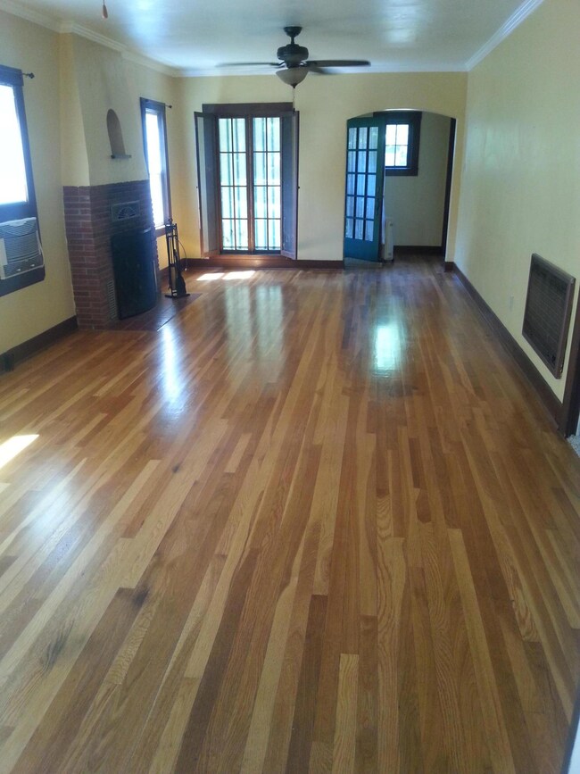 chestnut livingroom