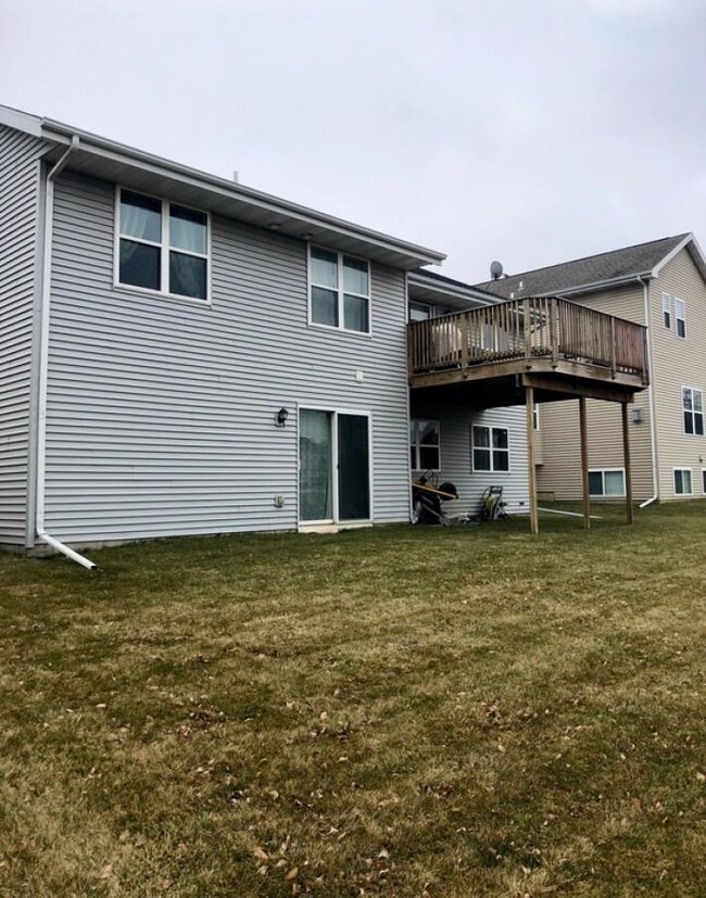 2865 Larkspur Ln, Fitchburg, WI 53711 - photo 3