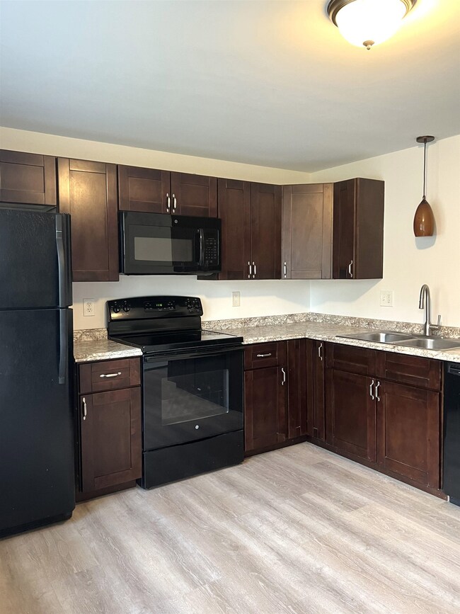 17R Pingree Hill Rd unit 17R, Derry, NH 03038 - photo 4