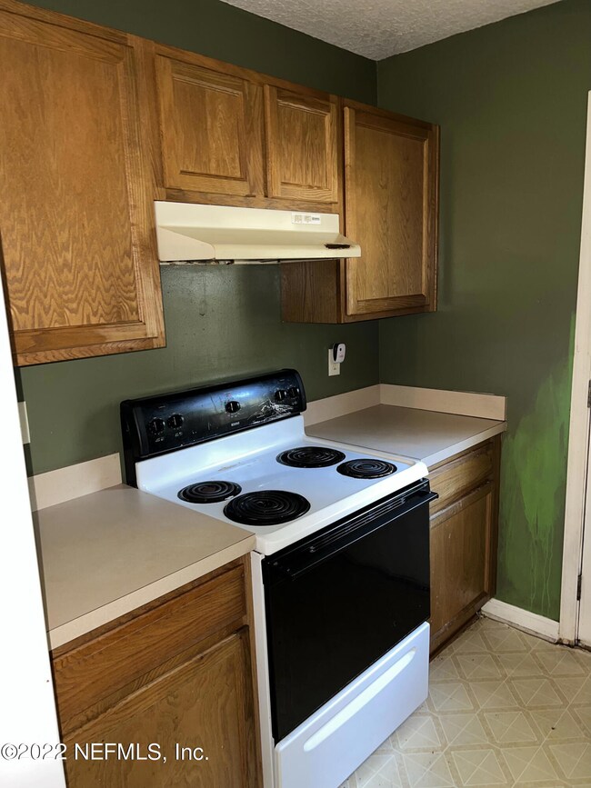 7087 Oakwood Dr, Jacksonville, FL 32211 - photo 5