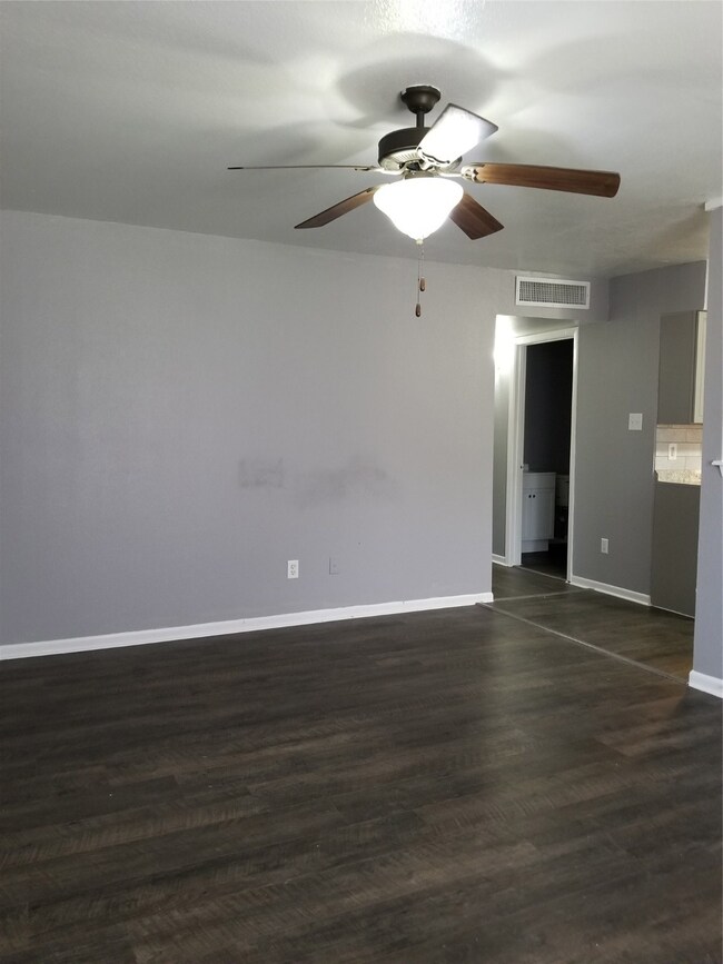 115 Commerce St unit 7, Magnolia, TX 77355 - photo 3