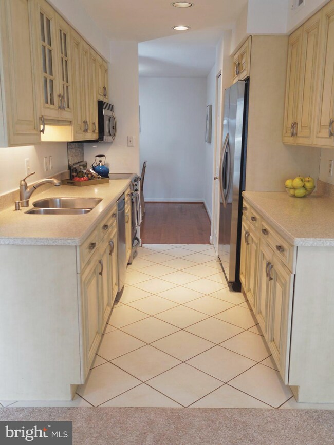 429 Christopher Ave unit 59, Gaithersburg, MD 20879 - photo 5