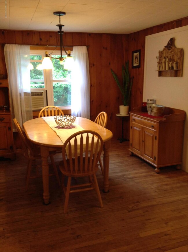 153 Country Rd, Falls, PA 18615 - photo 5