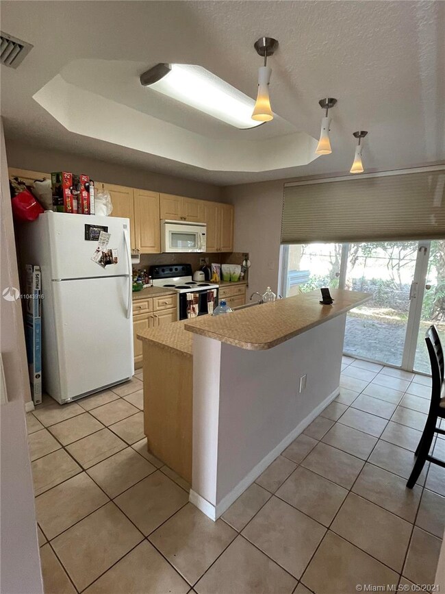 10563 SW 6th St unit 1303, Pembroke Pines, FL 33025 - photo 6