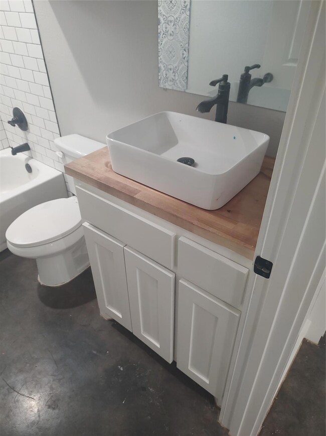 810 W Coffin St, Denison, TX 75020 - photo 6