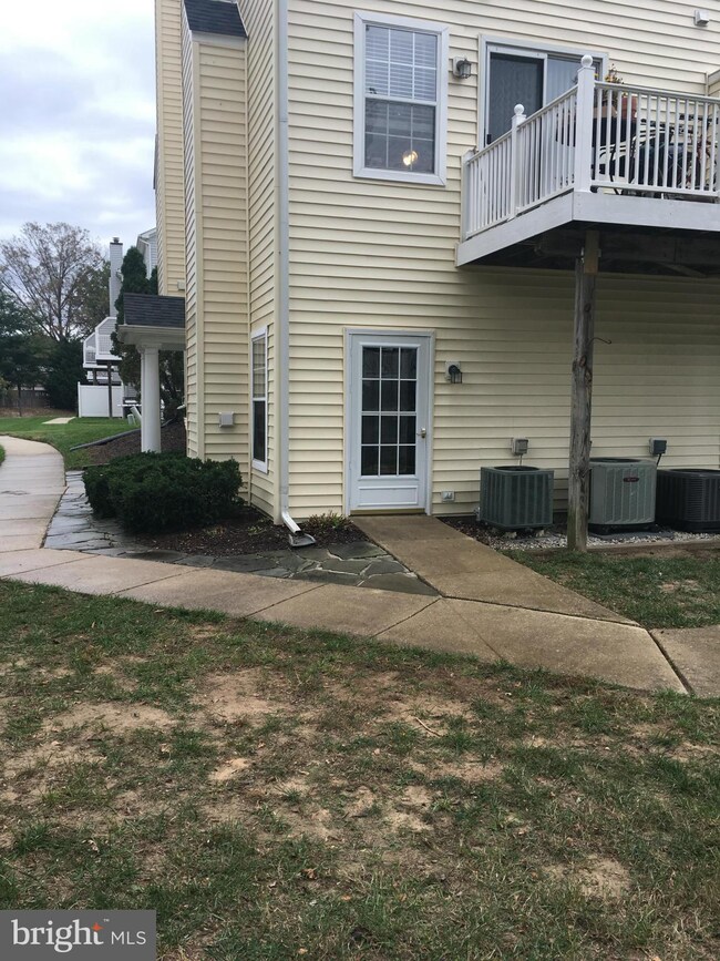 1452 Flatwood Ct, Crofton, MD 21114 - photo 3