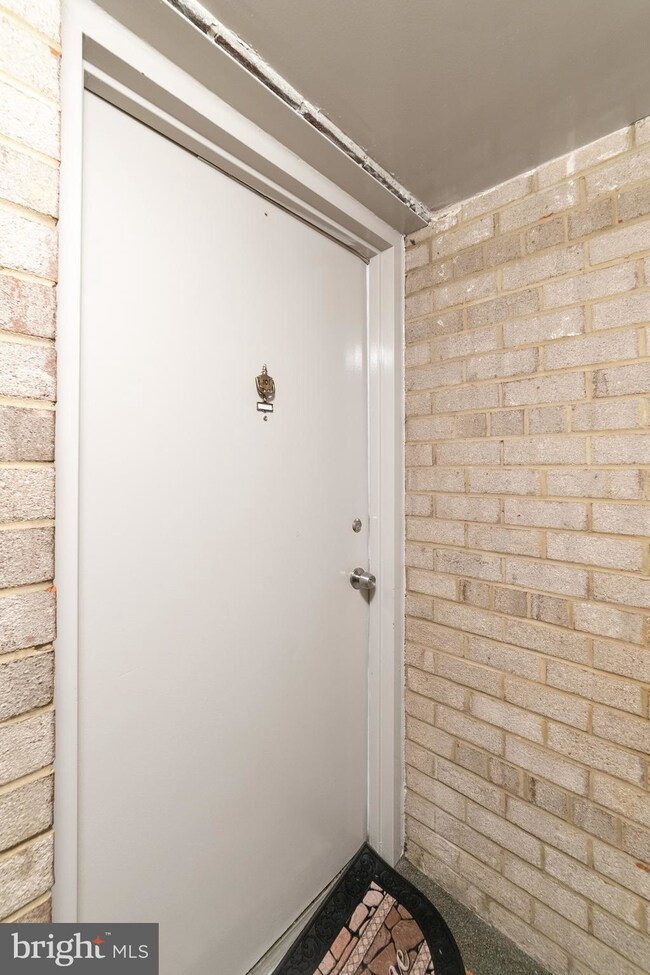 28 Canterbury Square unit 101, Alexandria, VA 22304 - photo 2