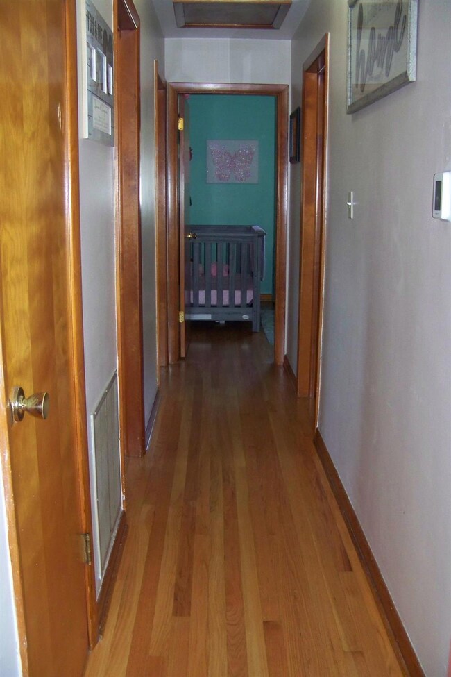 921 W Ash St, Griffith, IN 46319 - photo 4