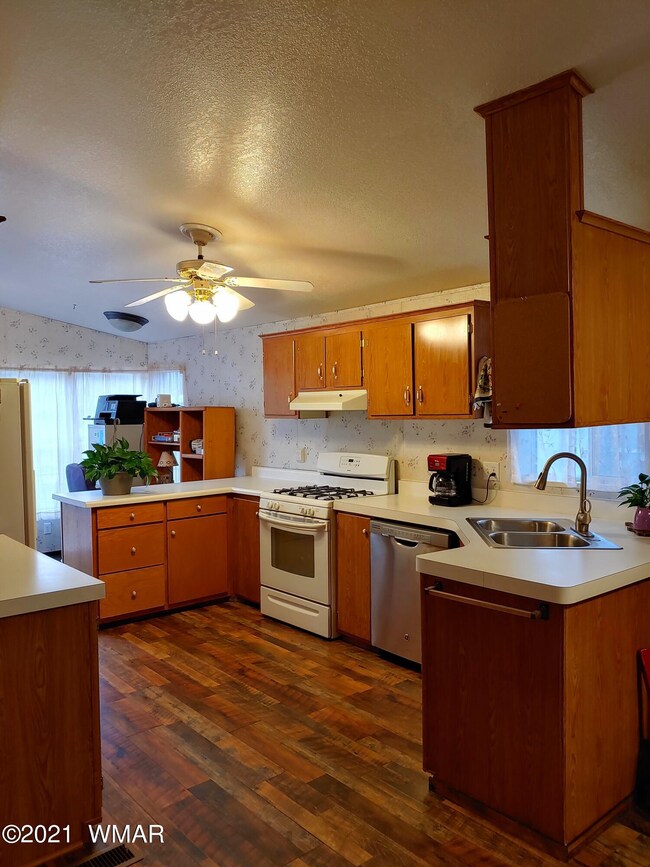 961 S 8th Dr unit DT, Show Low, AZ 85901 - photo 2