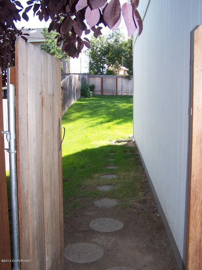 Entry Gate to Back Yard- fully fenced!