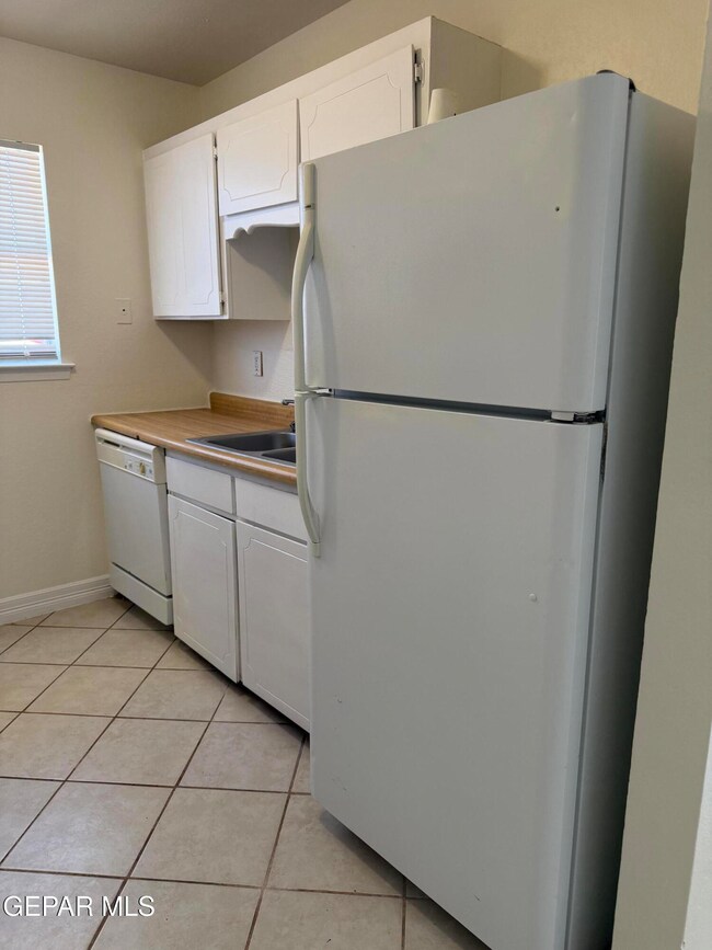 8916 Leo St unit B, El Paso, TX 79904 - photo 7