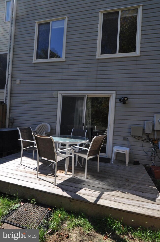 19113 Willow Spring Dr, Germantown, MD 20874 - photo 3