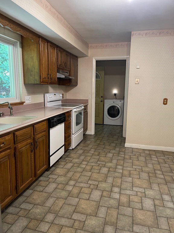 2 Dixon Ave, Worcester, MA 01605 - photo 6