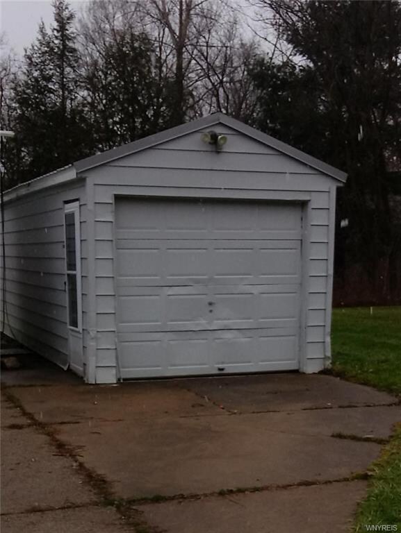 Detached garage