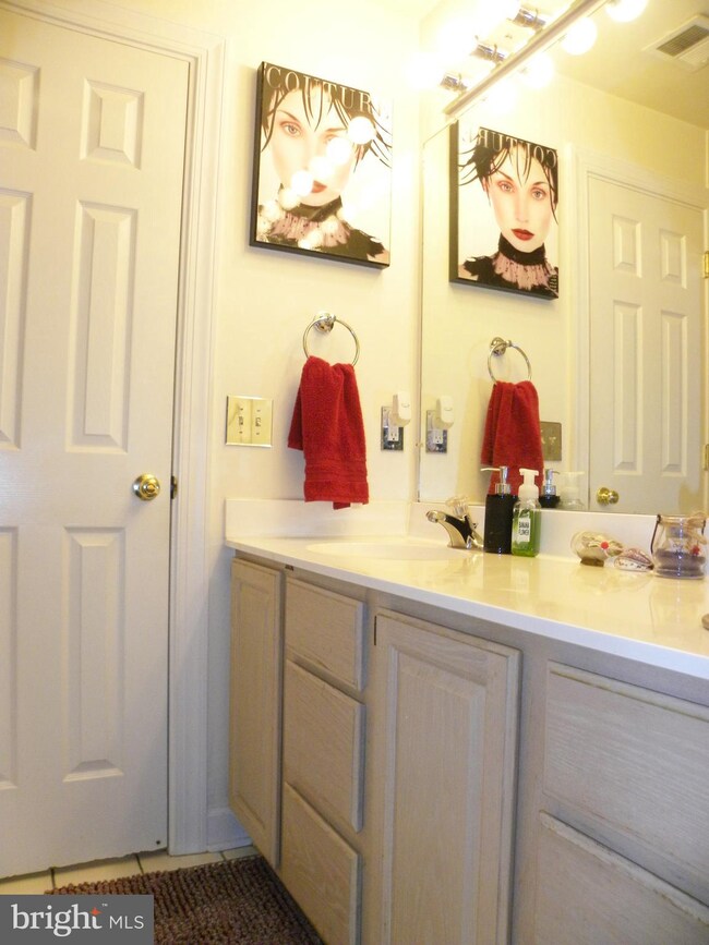 8111 Lacy Dr unit 202, Manassas, VA 20109 - photo 6