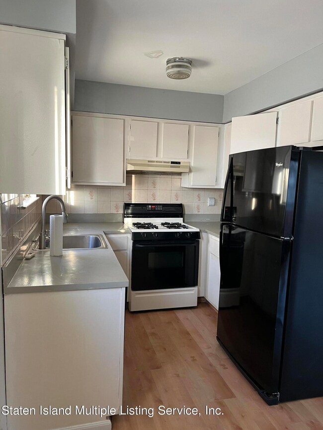 GALLY KITCHEN