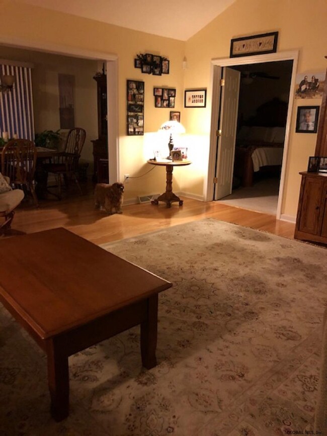 8 Garnet Ln, Schenectady, NY 12302 - photo 6