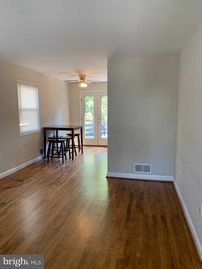 5711 Fenwick Dr, Alexandria, VA 22303 - photo 4