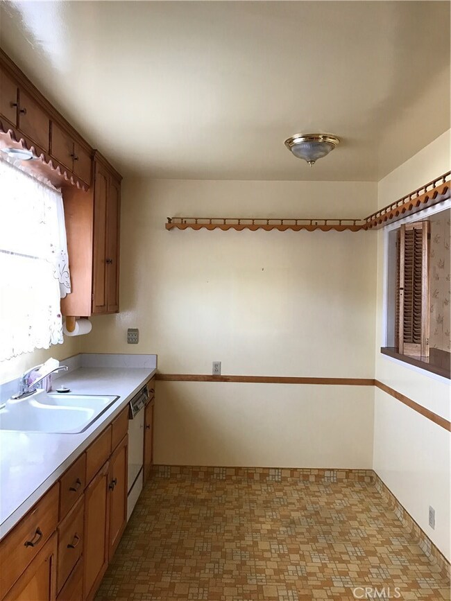 2565 Bomberry St, Lakewood, CA 90712 - photo 5