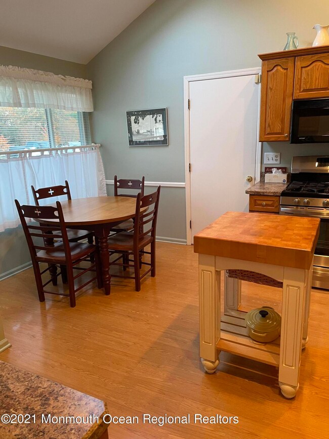 Kitchen dinette area