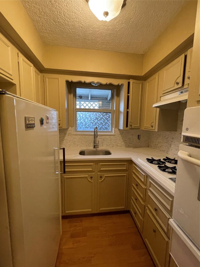 1324 Cortlandt St unit 1, Houston, TX 77008 - photo 2