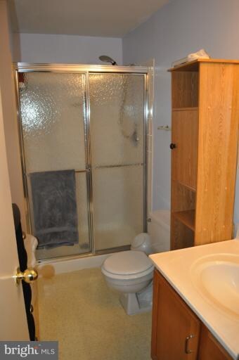 13901 Laura Ratcliff Ct, Centreville, VA 20121 - photo 2