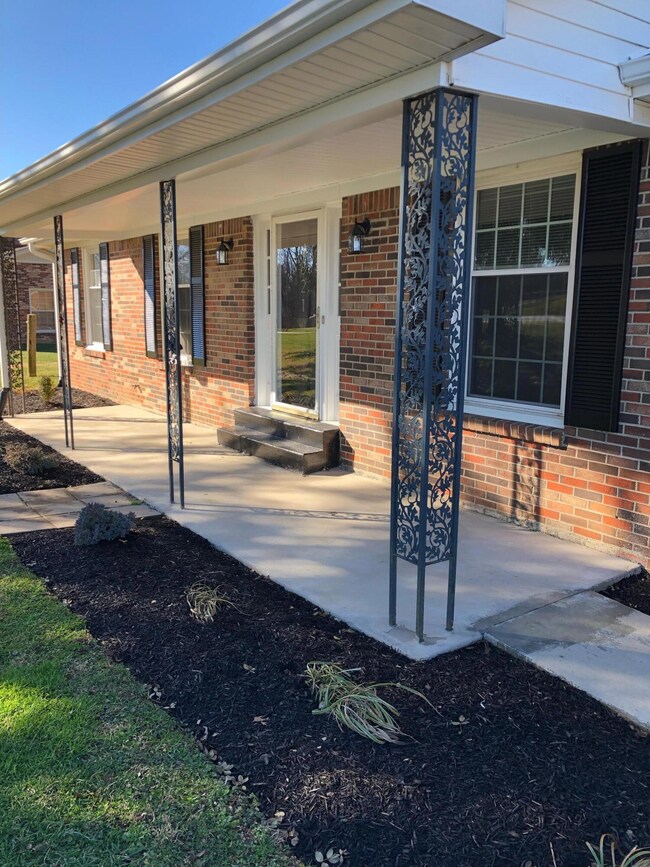 821 Hickman Hill Rd, Frankfort, KY 40601 - photo 3