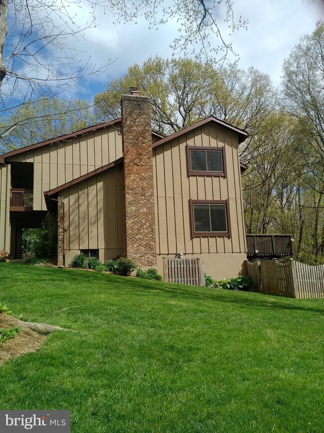 5413 Southport Ln, Fairfax, VA 22032 - photo 2